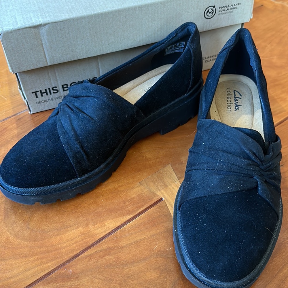 Black suede Clark’s Calla loafers, 8M NEW